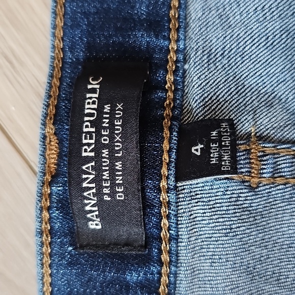 Banana Republic Premium Denim Shorts, Size 4 - Picture 3 of 14